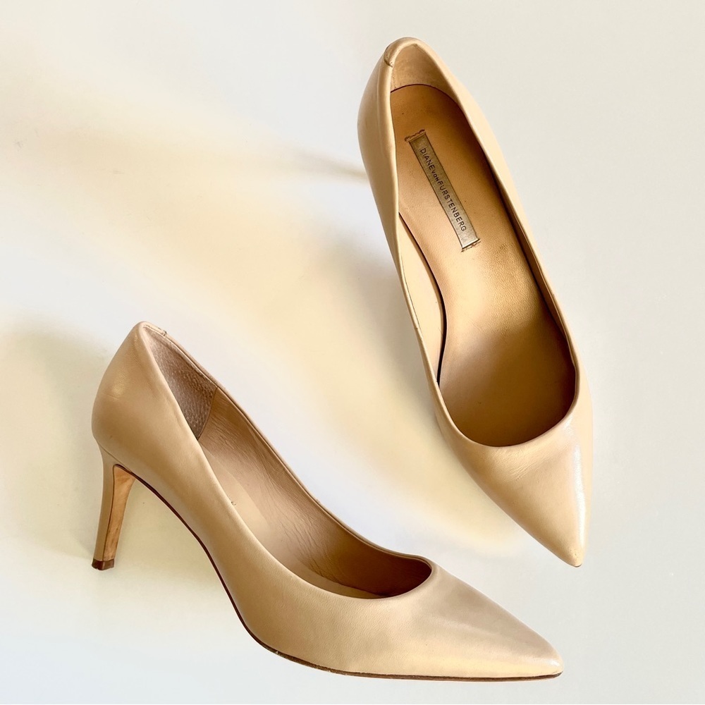 Diane Von Furstenberg Tan Pointed Heels